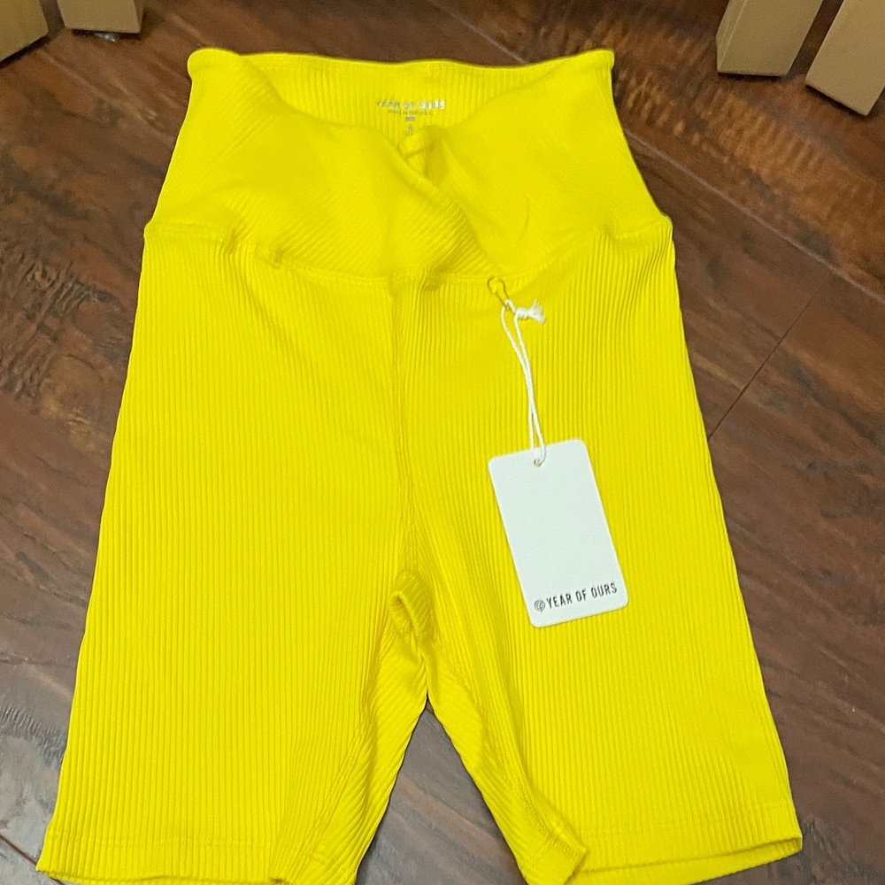 Year of Ours Yellow Athletic Shorts NWT size Small V waist biker short
